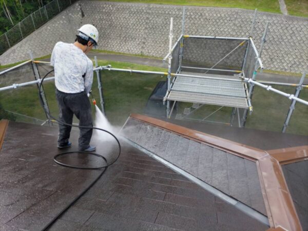 福岡県八女市　住宅塗装　屋根塗装工事　高圧洗浄～下塗り塗装