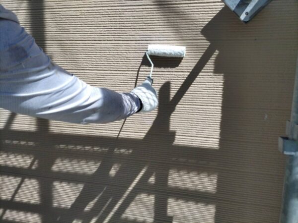 福岡県八女市　住宅塗装　外壁の下塗り・タイル調サイディングのクリアー塗装