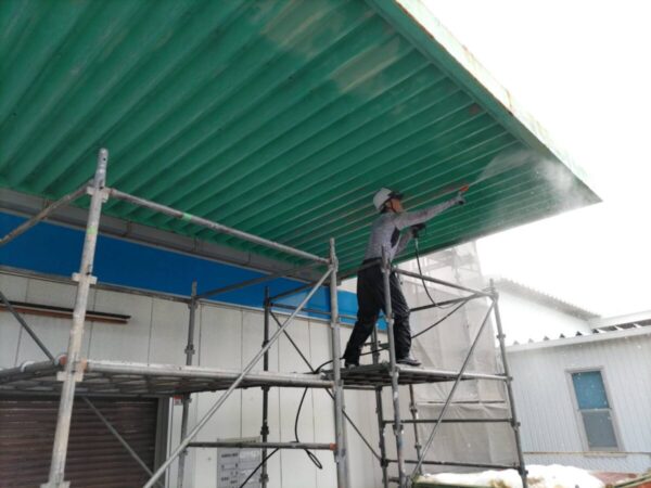 福岡県大牟田市　営業所　外壁塗装工事　下地処理　高圧洗浄