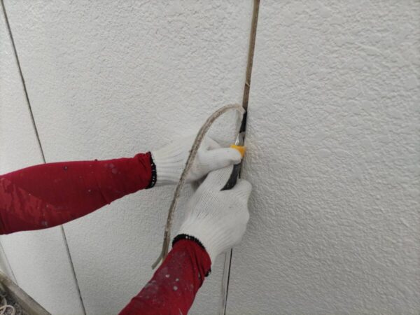 福岡県大牟田市　営業所　外壁塗装工事　コーキングの打ち替え