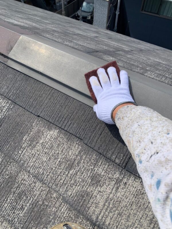 福岡県柳川市　N様邸　屋根塗装工事　高圧洗浄～ケレン～棟板金の下塗り