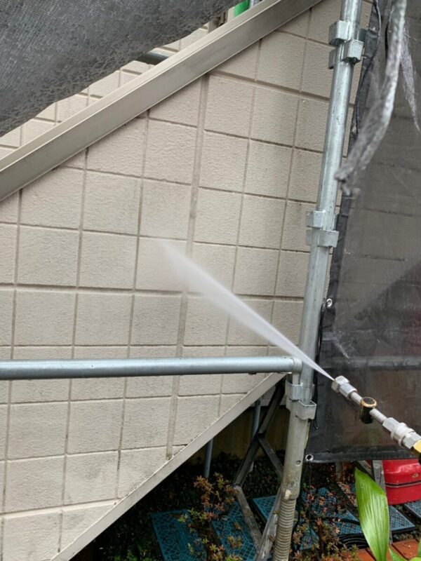 福岡県柳川市 アパート 外壁塗装 高圧洗浄後、3度塗りをおこないました!