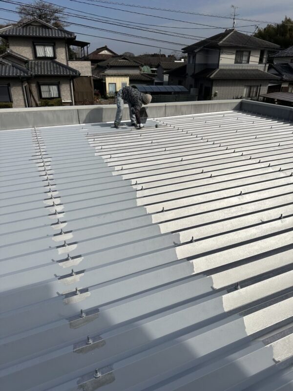 福岡県八女市　A様邸　屋根塗装工事　折板屋根　錆を防ぐために錆止め塗装をおこないました！
