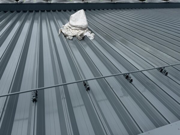 福岡県柳川市 工場 屋根塗装工事 中塗り~上塗りが終わり施工完了