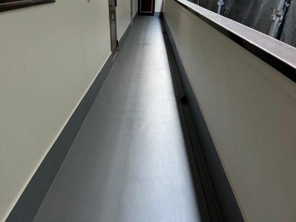 福岡県大牟田市　アパート　防水工事　共用廊下の防水工事で雨漏り対策！