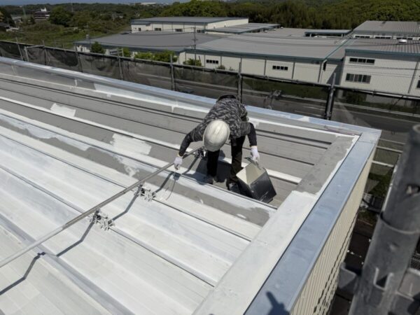 福岡県柳川市　工場　屋根塗装工事　下塗り　錆止め塗装とは
